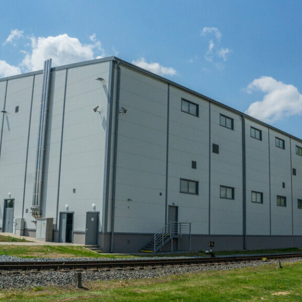 Letiště Náměšť má moderní víceúčelovou skladovací halu